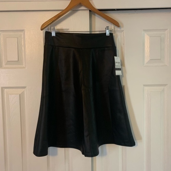 Chi Chi Black Vegan Leather A-line Skirt Small - Picture 4 of 5